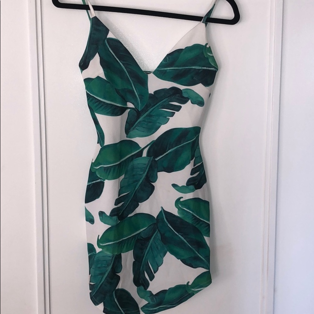 Pretty Little Thing Banana Leaf Mini